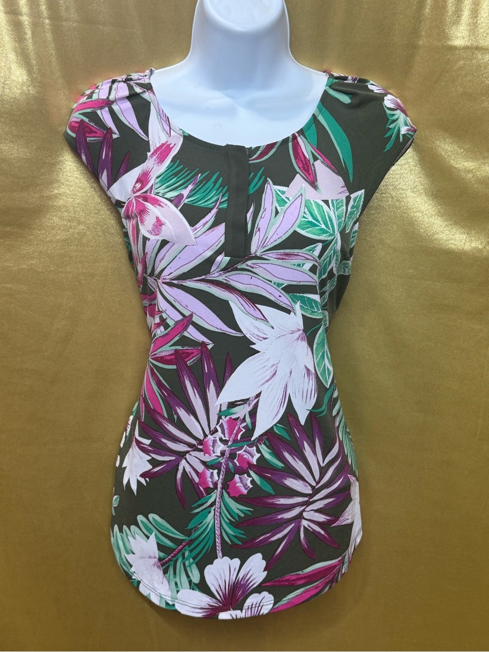 New York & Co. 7th Avenue Tropical Floral Top - Small